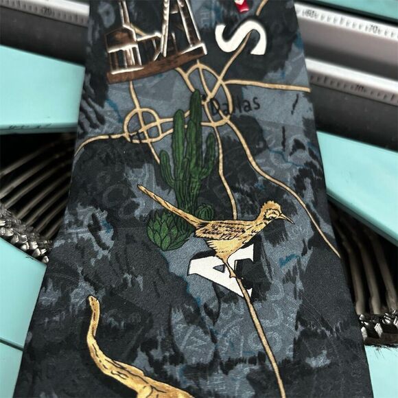 Texas Themed Tie with Tabasco Print - Picture 5 of 7